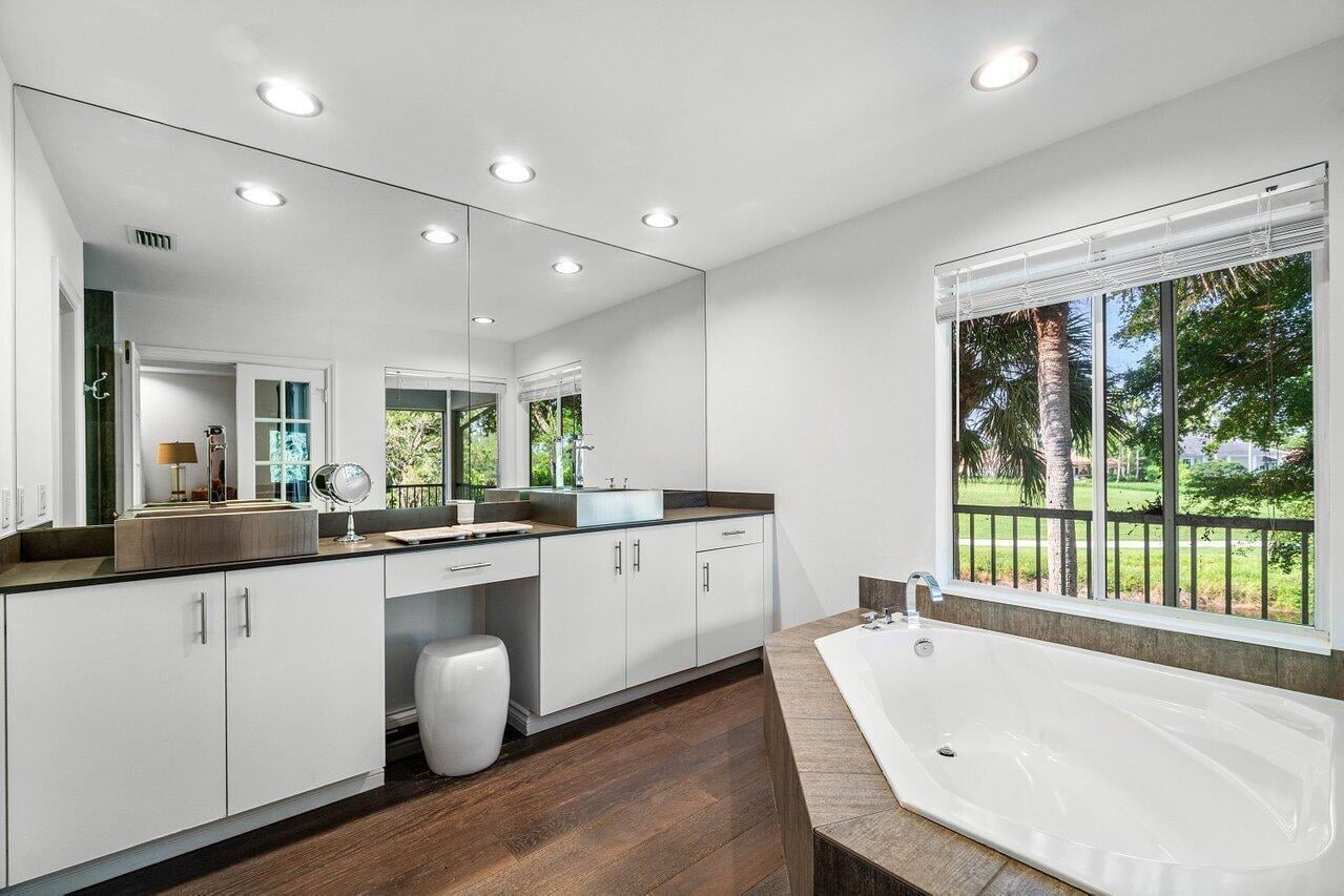 First Fairway Residence photo 16