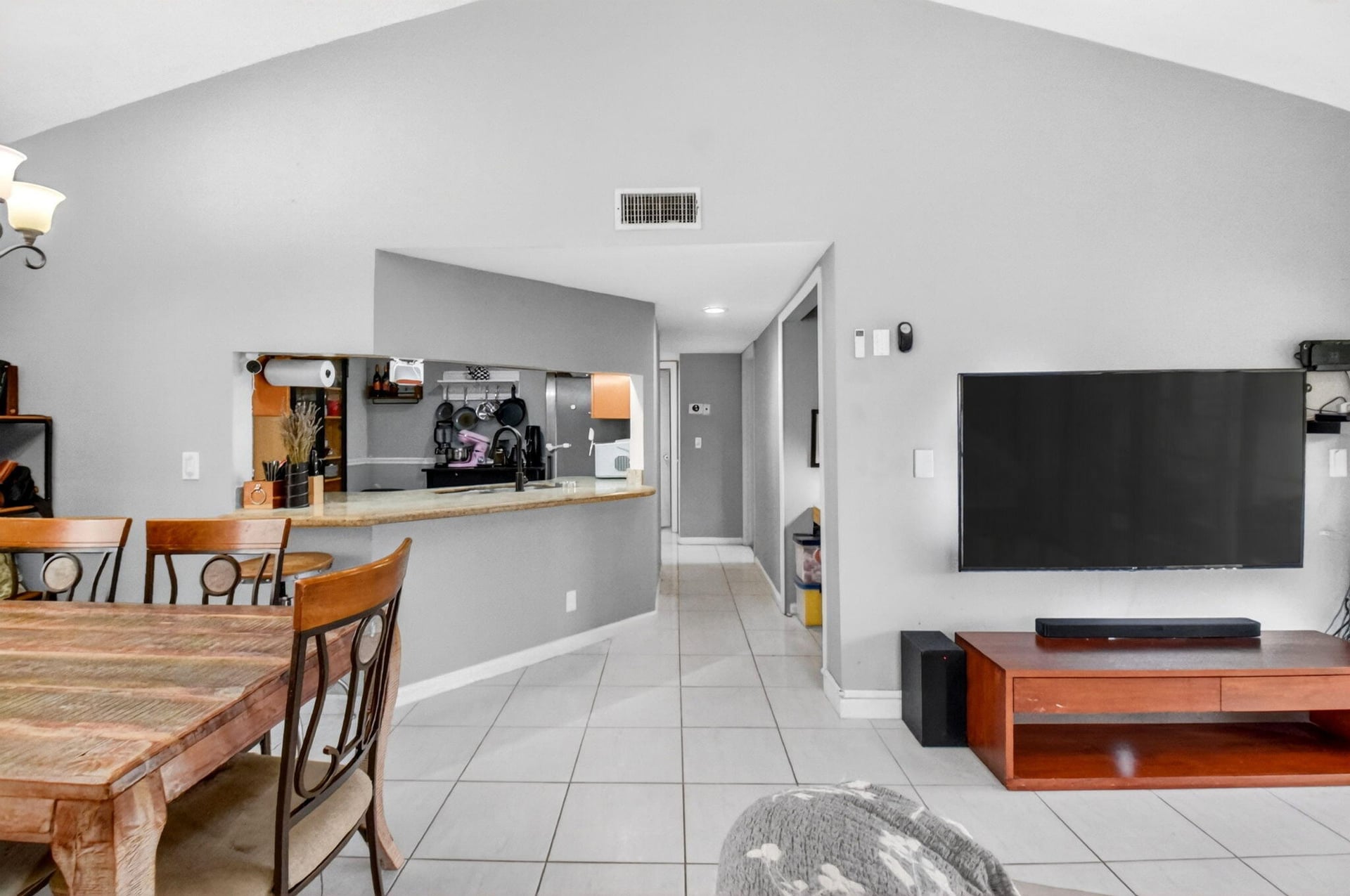 Unit 104 photo 7