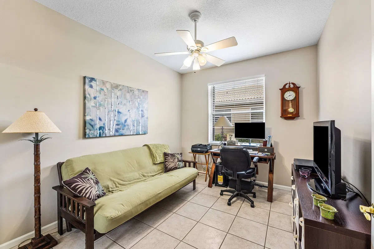 Residence photo 16