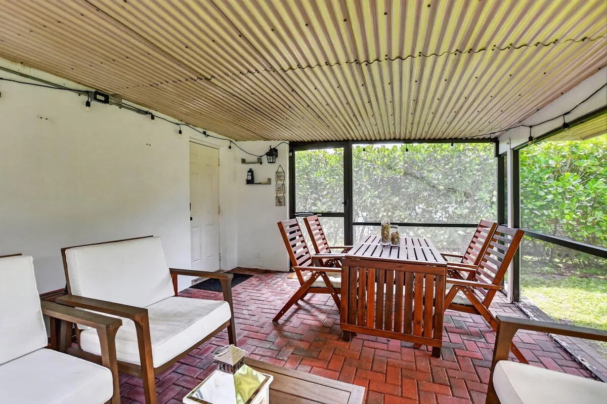 Residence photo 25