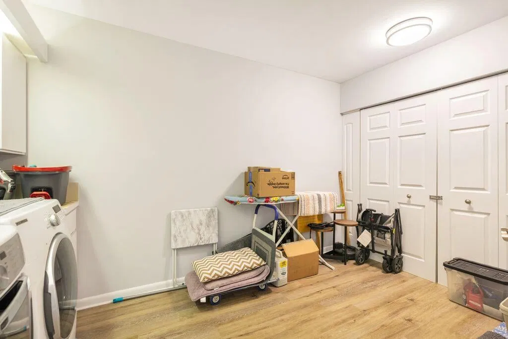 Unit 305 photo 19