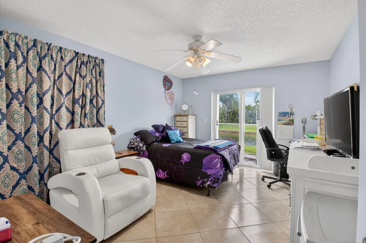 Residence photo 16