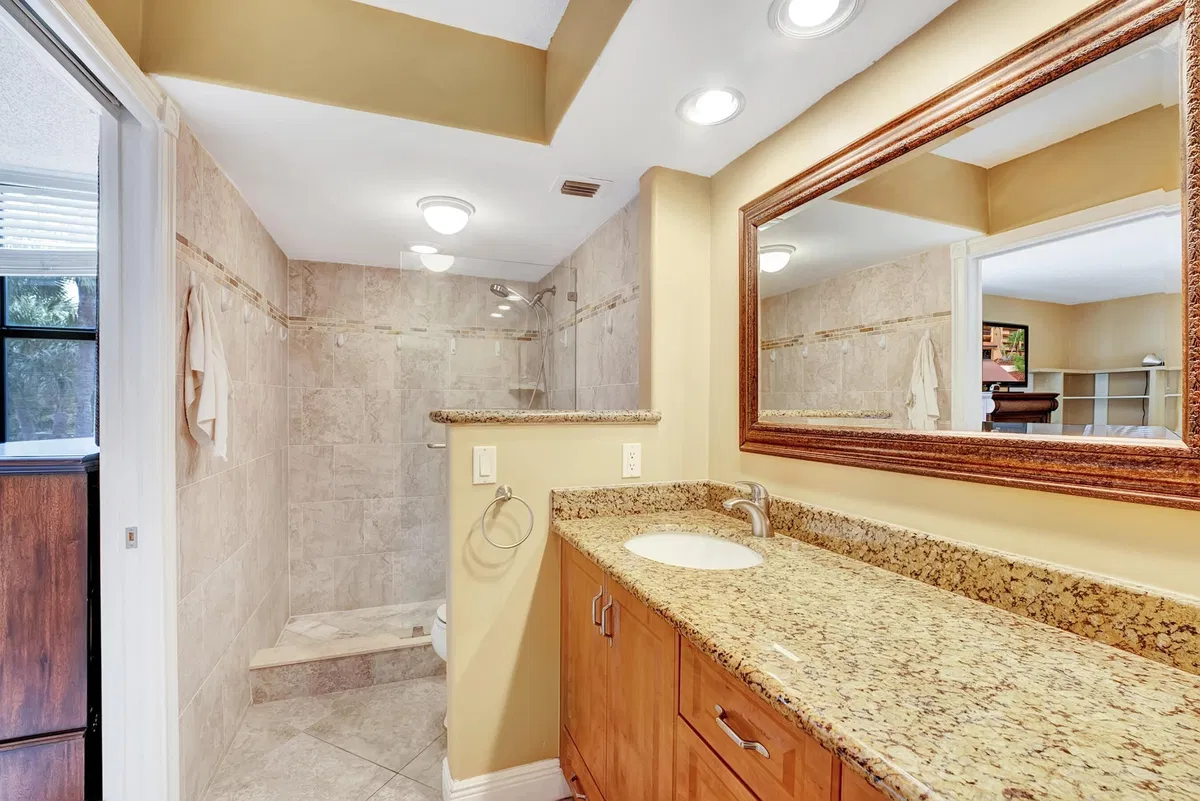 Unit 9202 photo 13