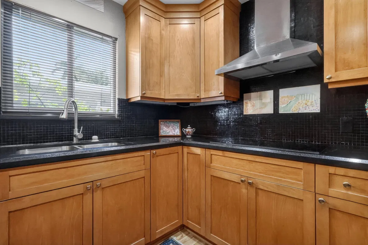  Residence photo 19