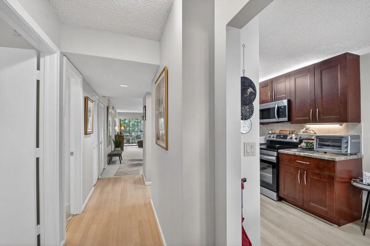 Unit 204 photo 7