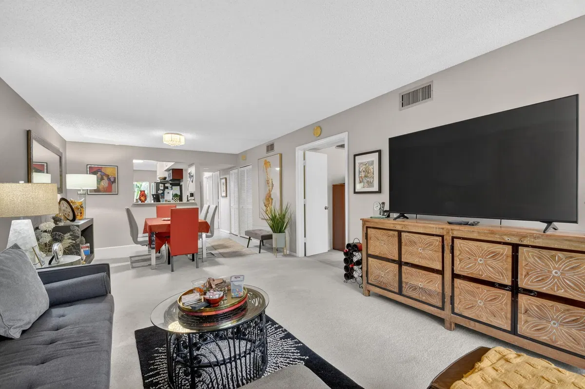 Unit 204 photo 22