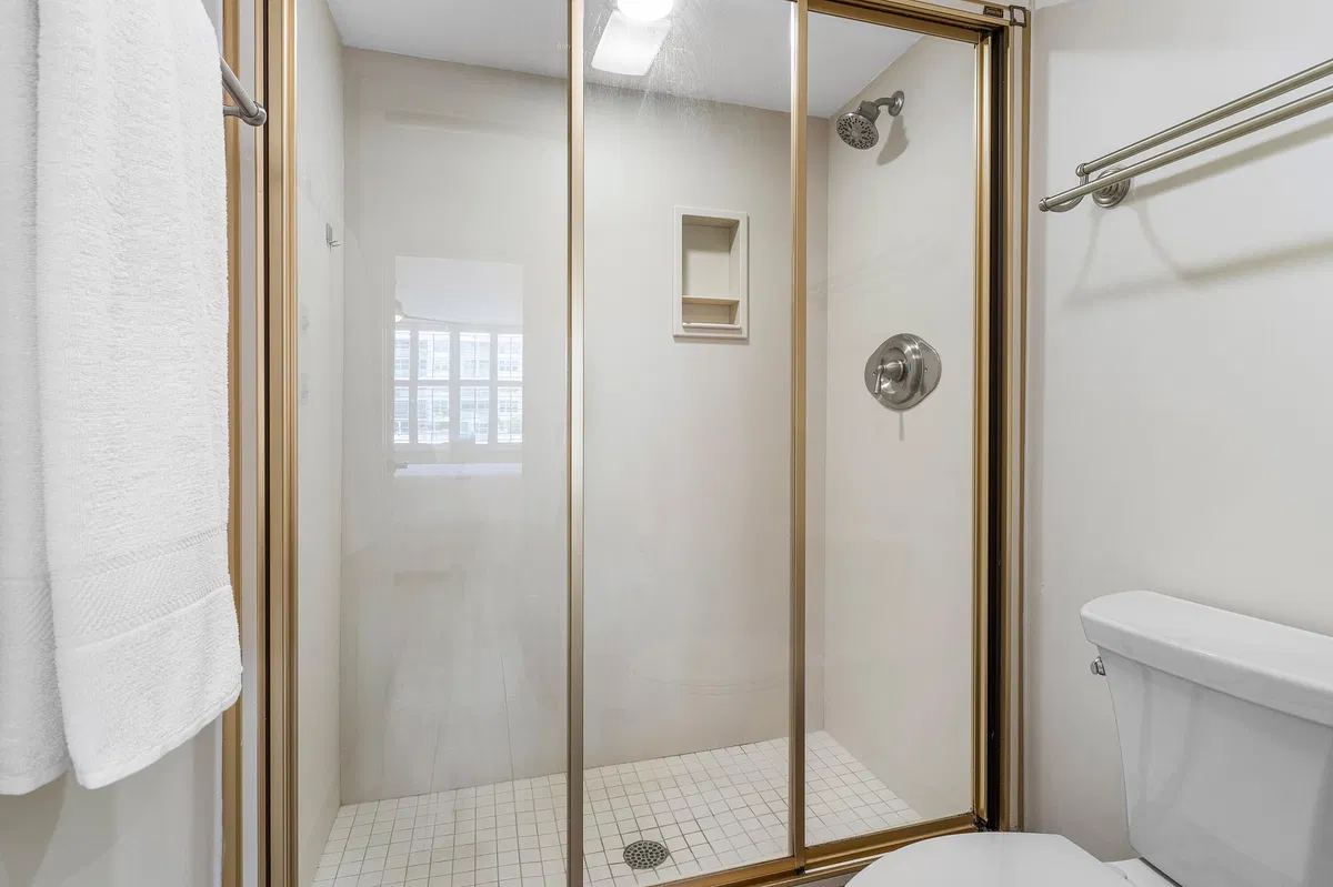 Unit 154 photo 22