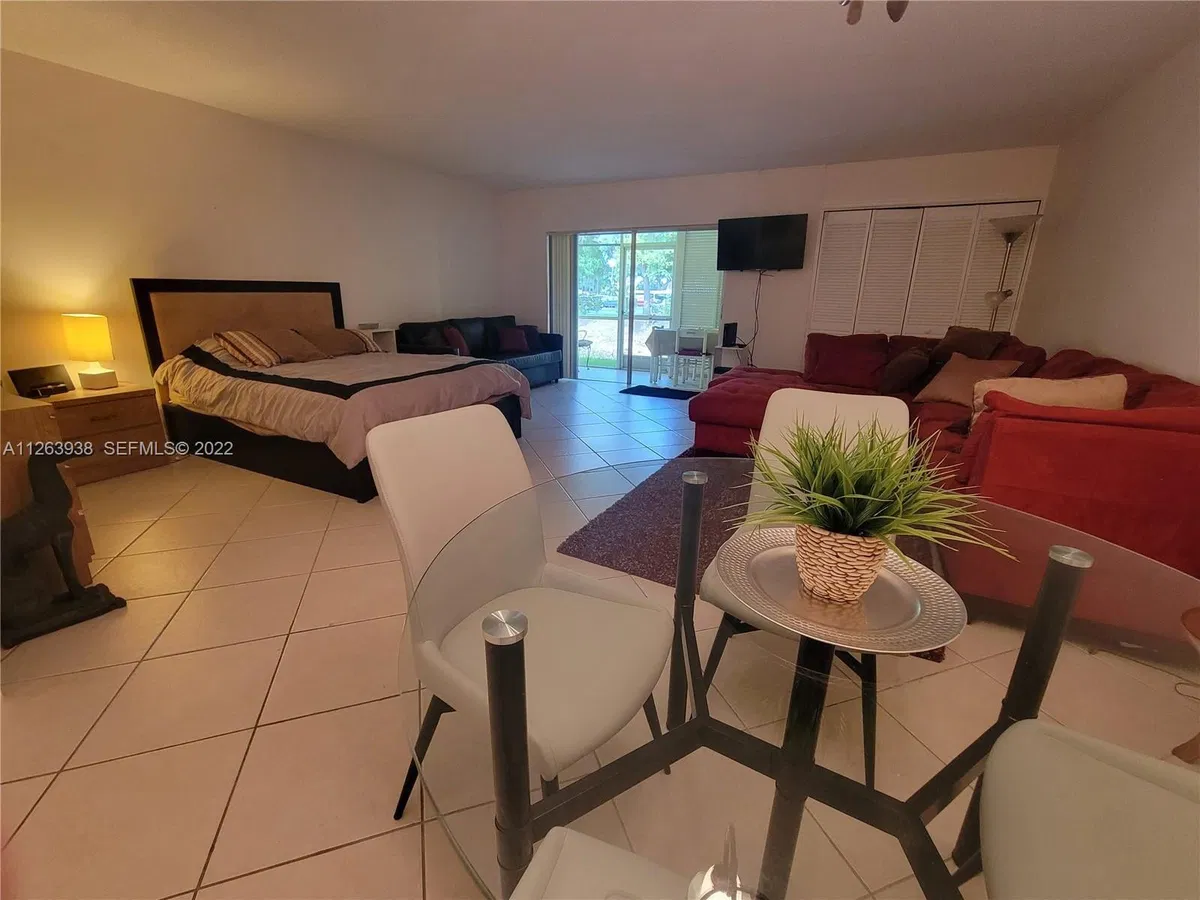  Unit 1015 photo 10