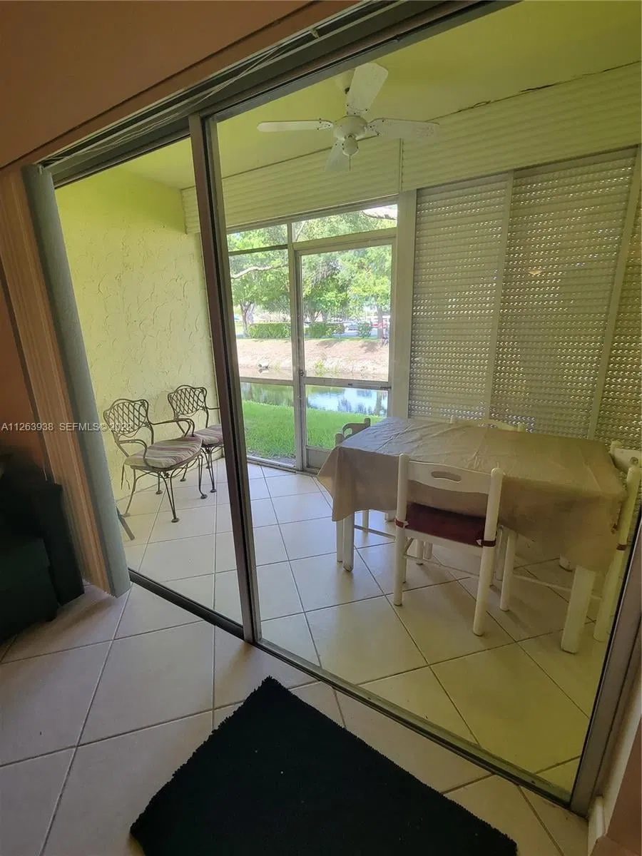  Unit 1015 photo 16