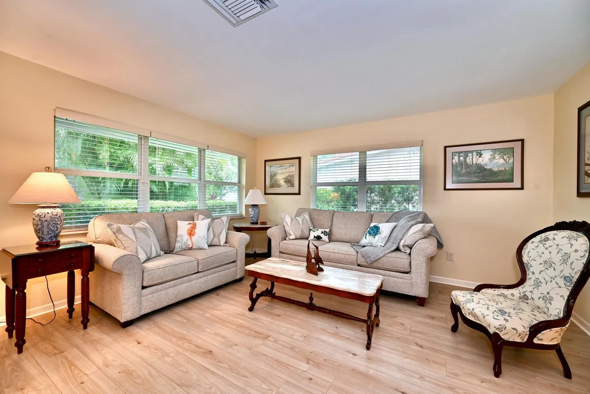 SoSo West Palm Beach Residence photo 7
