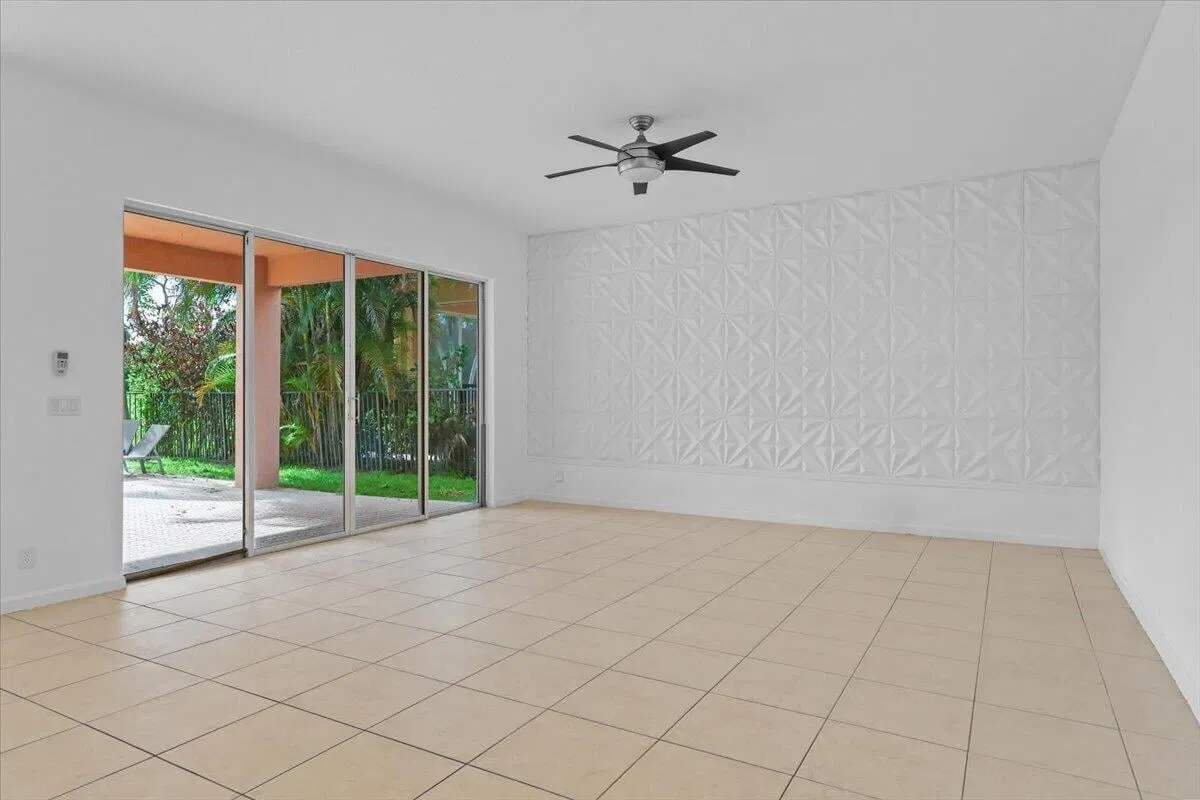 Residence photo 25