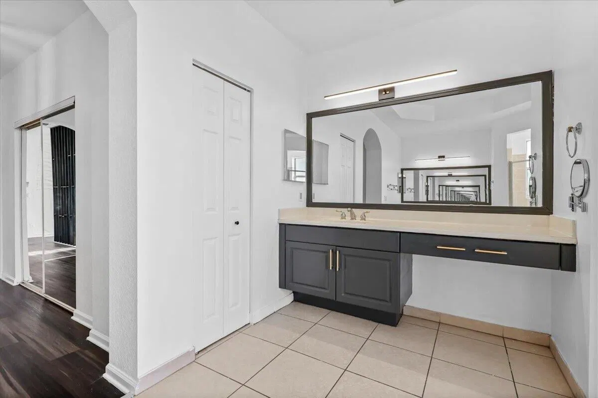Residence photo 49