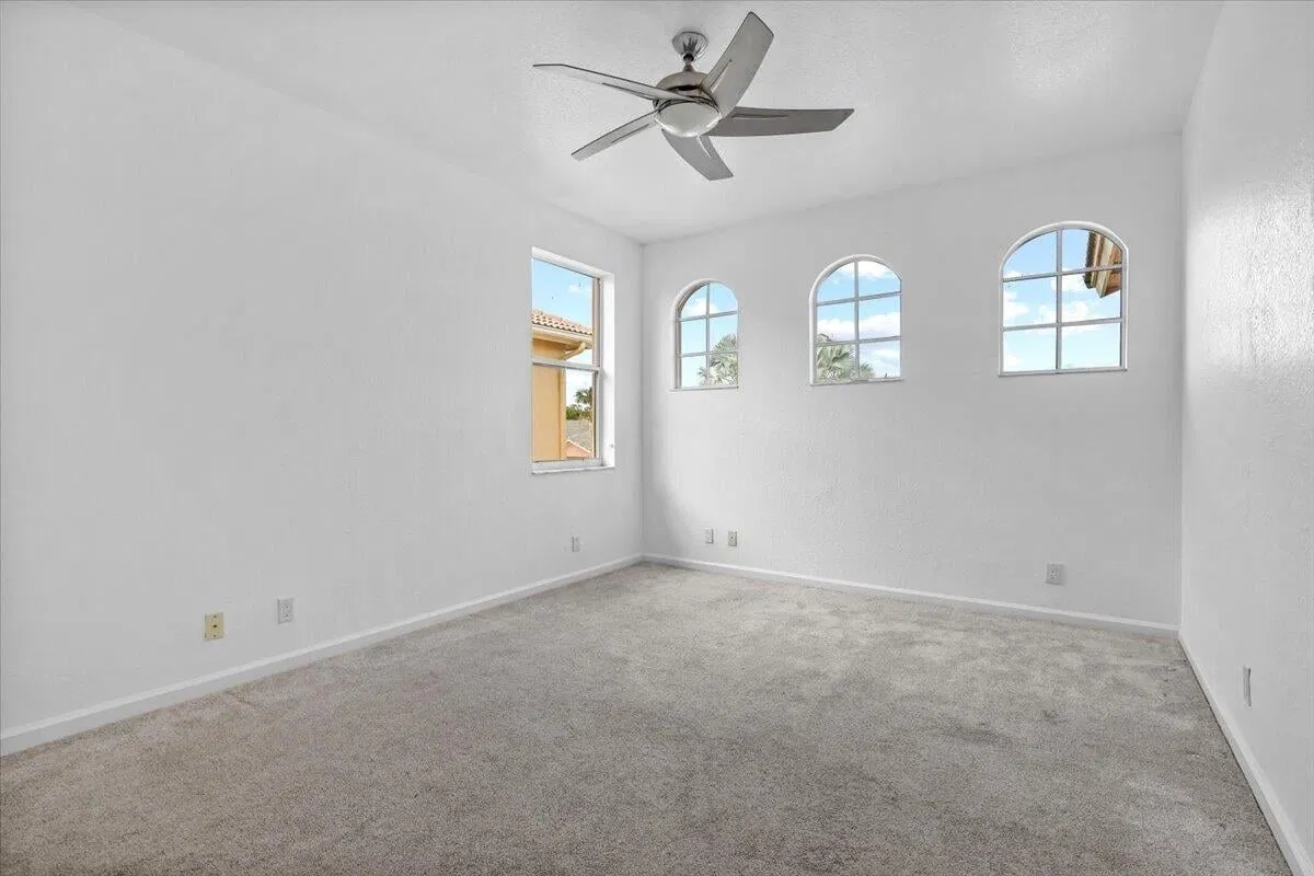 Residence photo 52