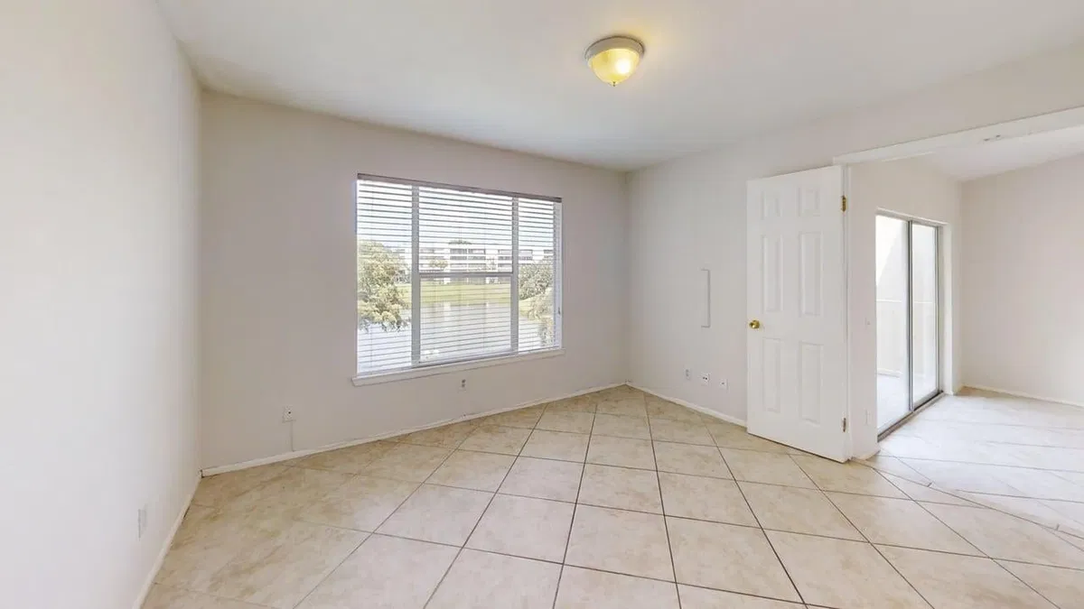 Unit 10-307 photo 16