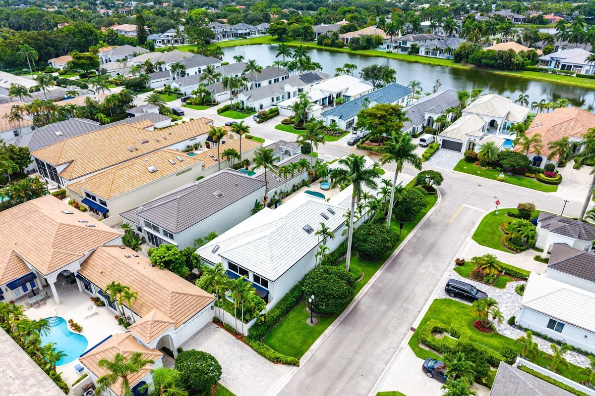 Woodfield Country Club Residence photo 49