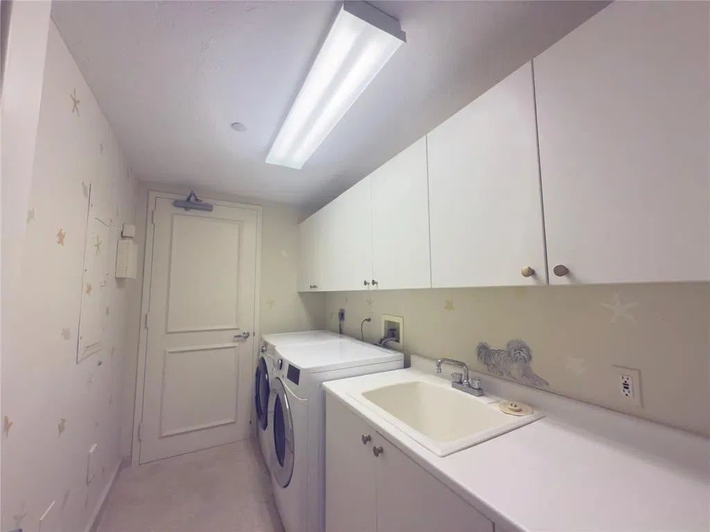 Unit 404 photo 13