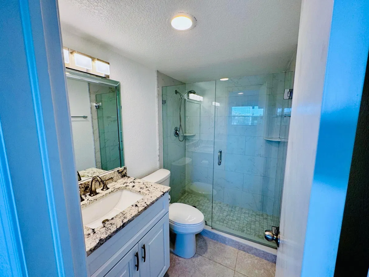 Unit 404 photo 7