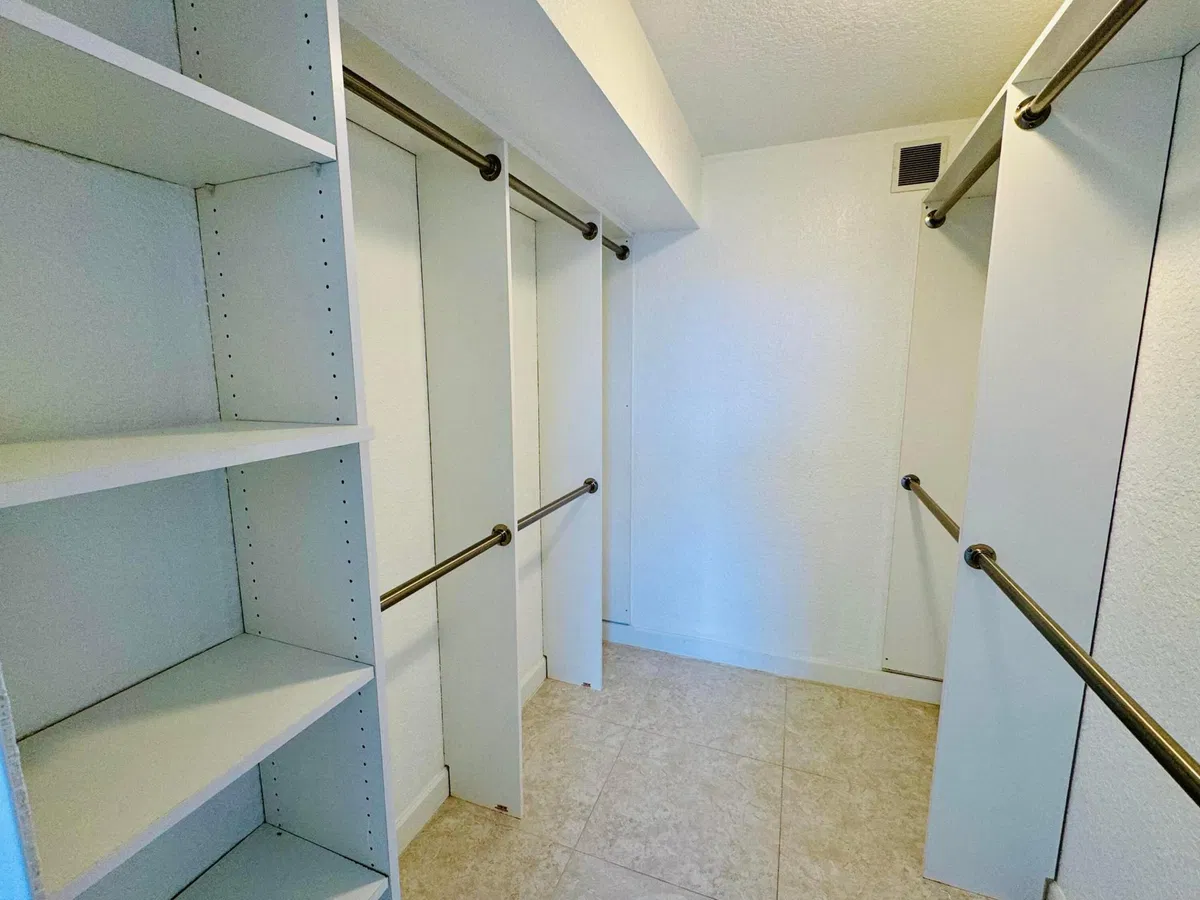 Unit 404 photo 13