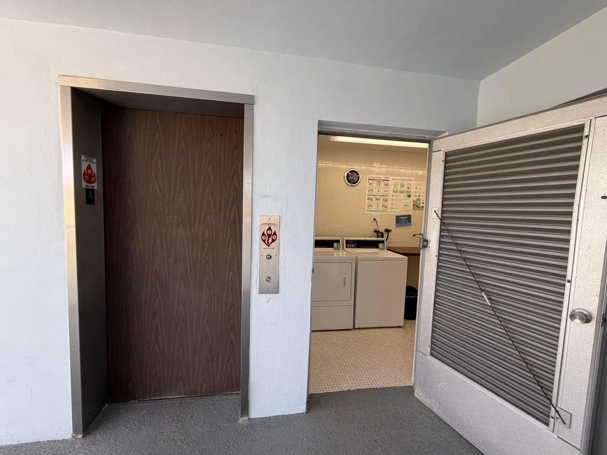 Unit 404 photo 16
