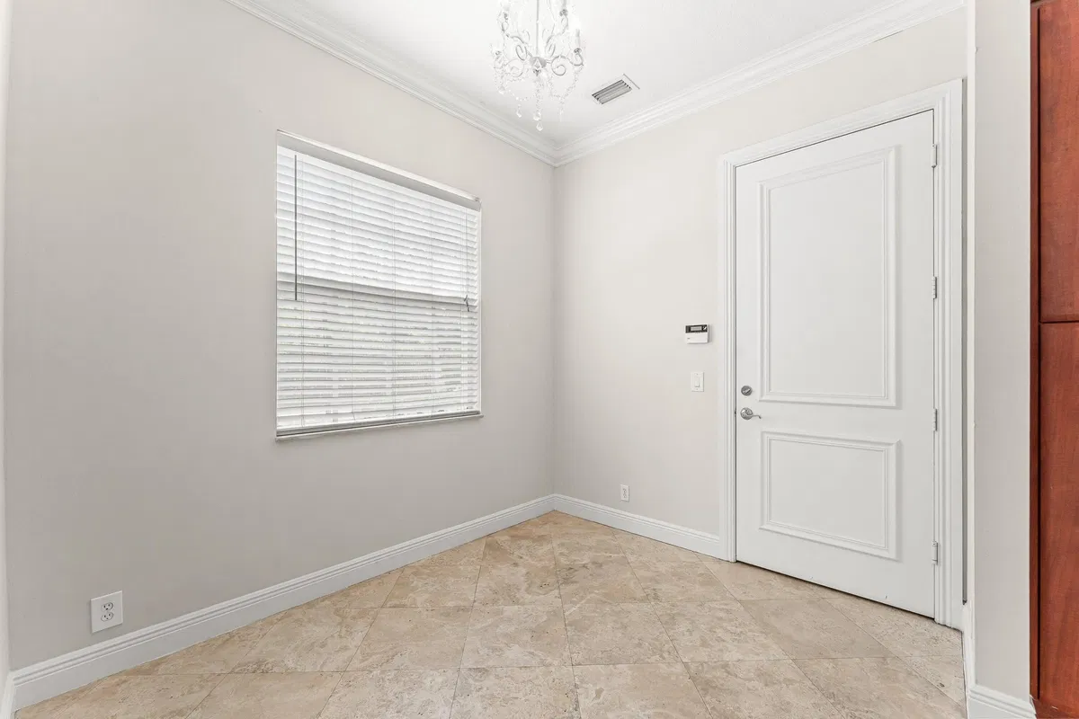  Residence photo 10