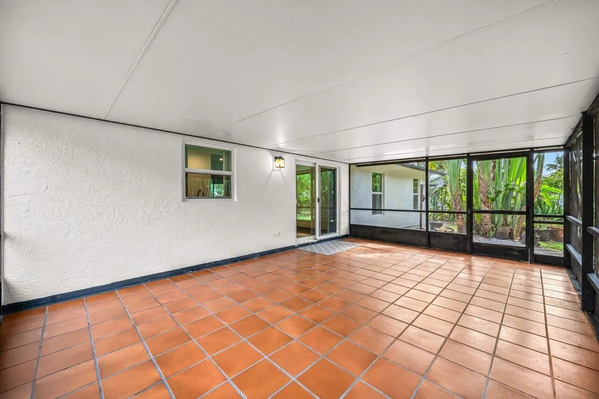 Residence photo 25