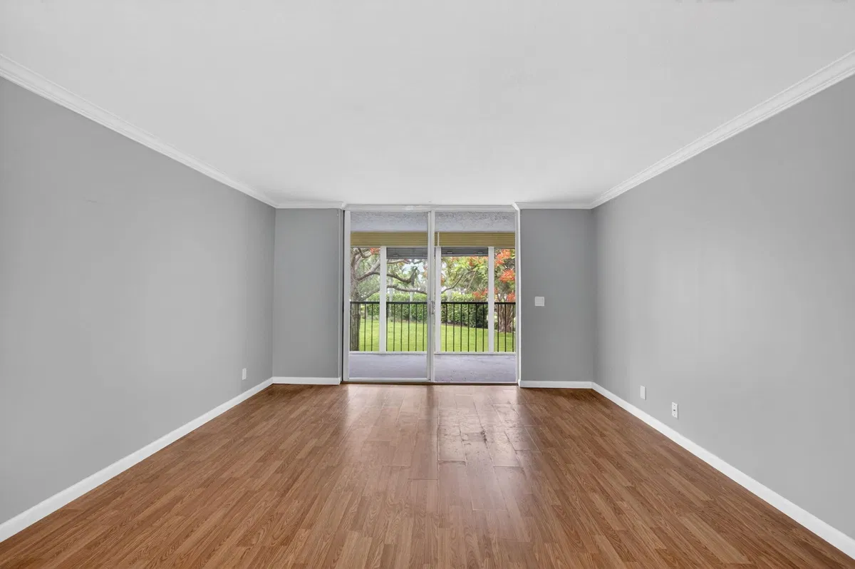 Unit 2080 photo 4