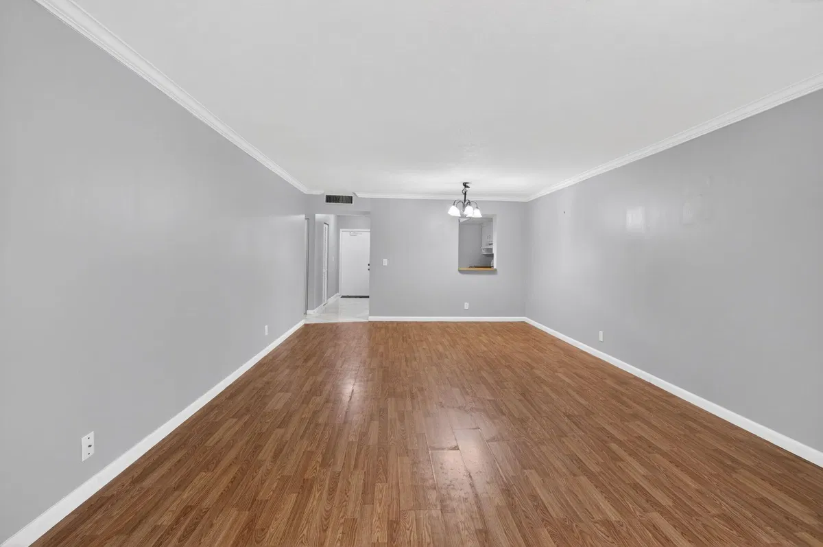 Unit 2080 photo 7