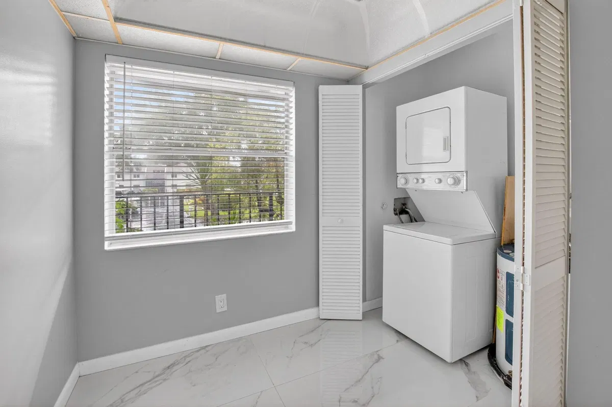 Unit 2080 photo 10