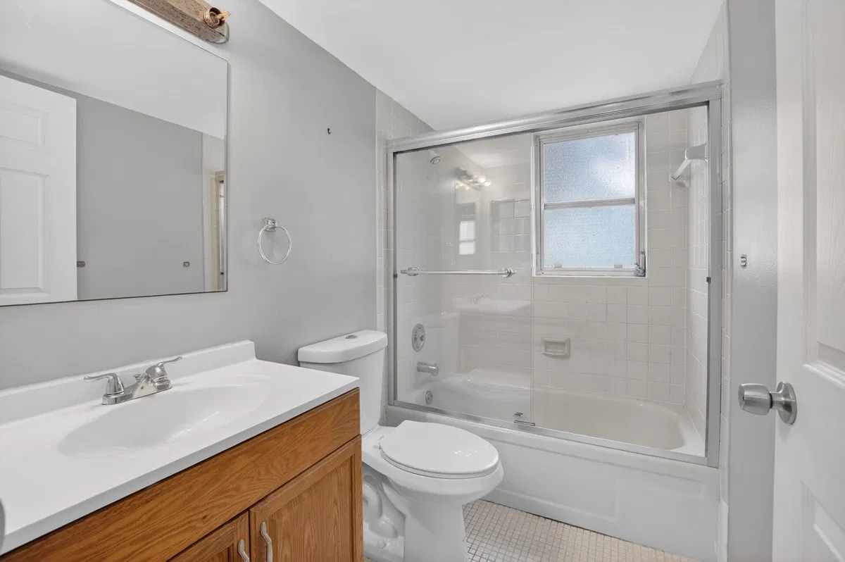 Unit 2080 photo 19