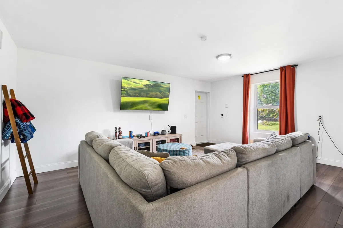  Residence photo 19