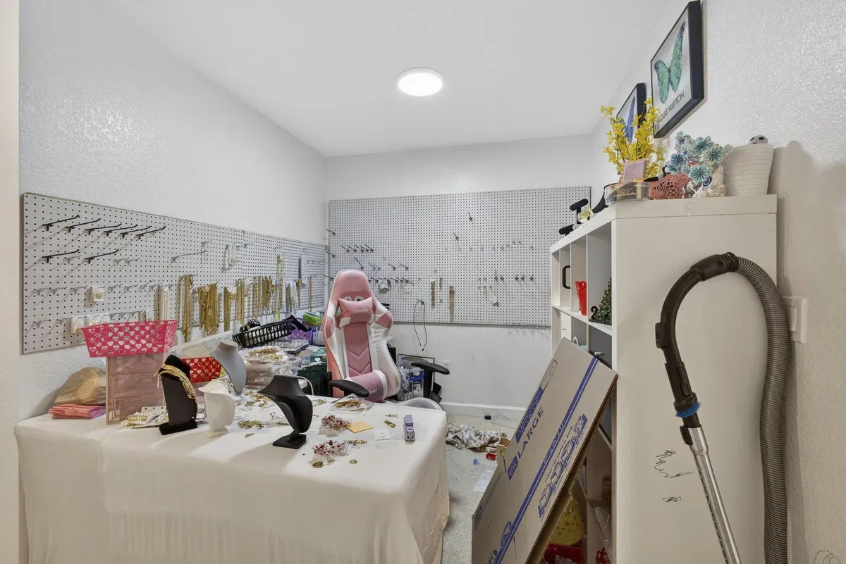  Residence photo 16