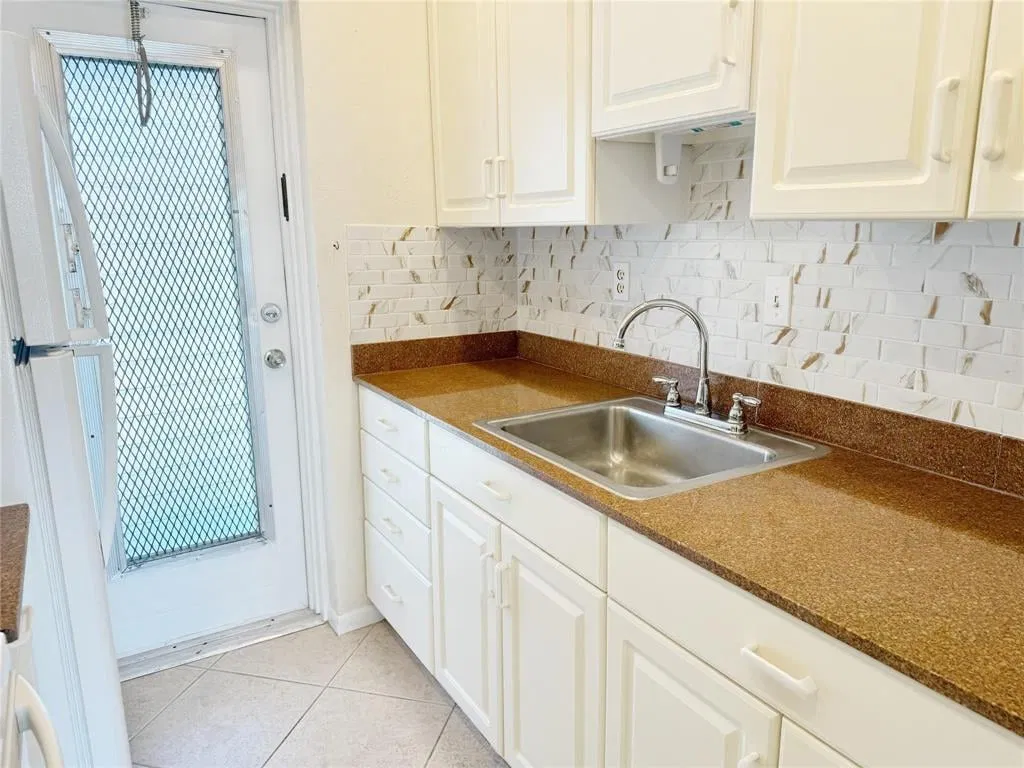 Unit 214 photo 7