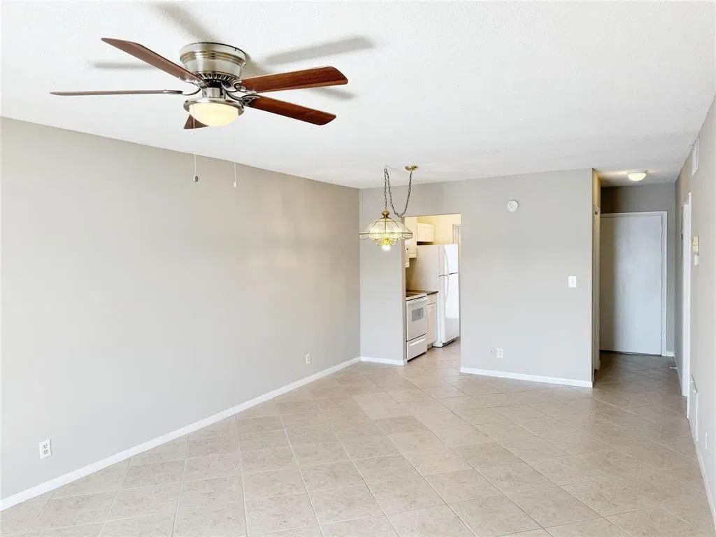 Unit 214 photo 16