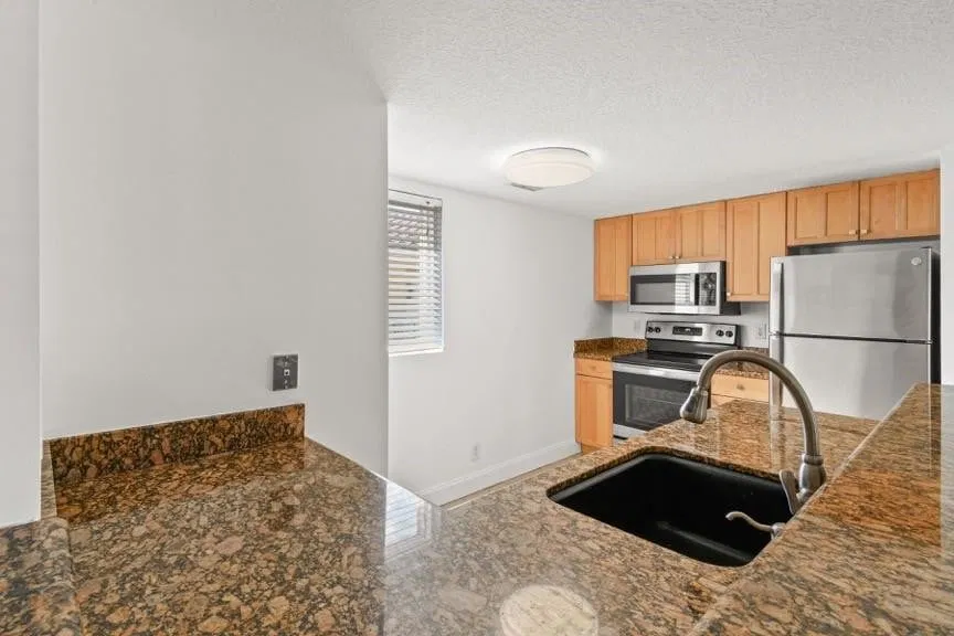 Unit  206 photo 10