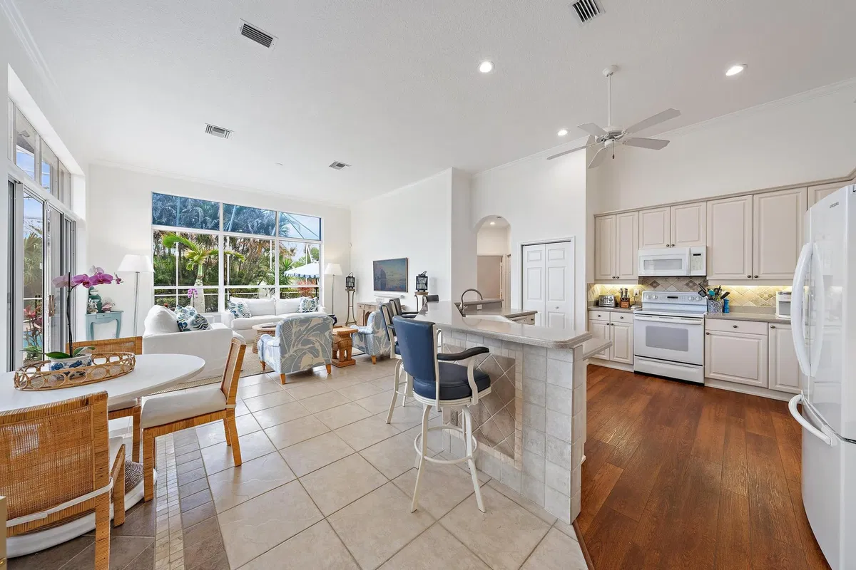  Residence photo 16