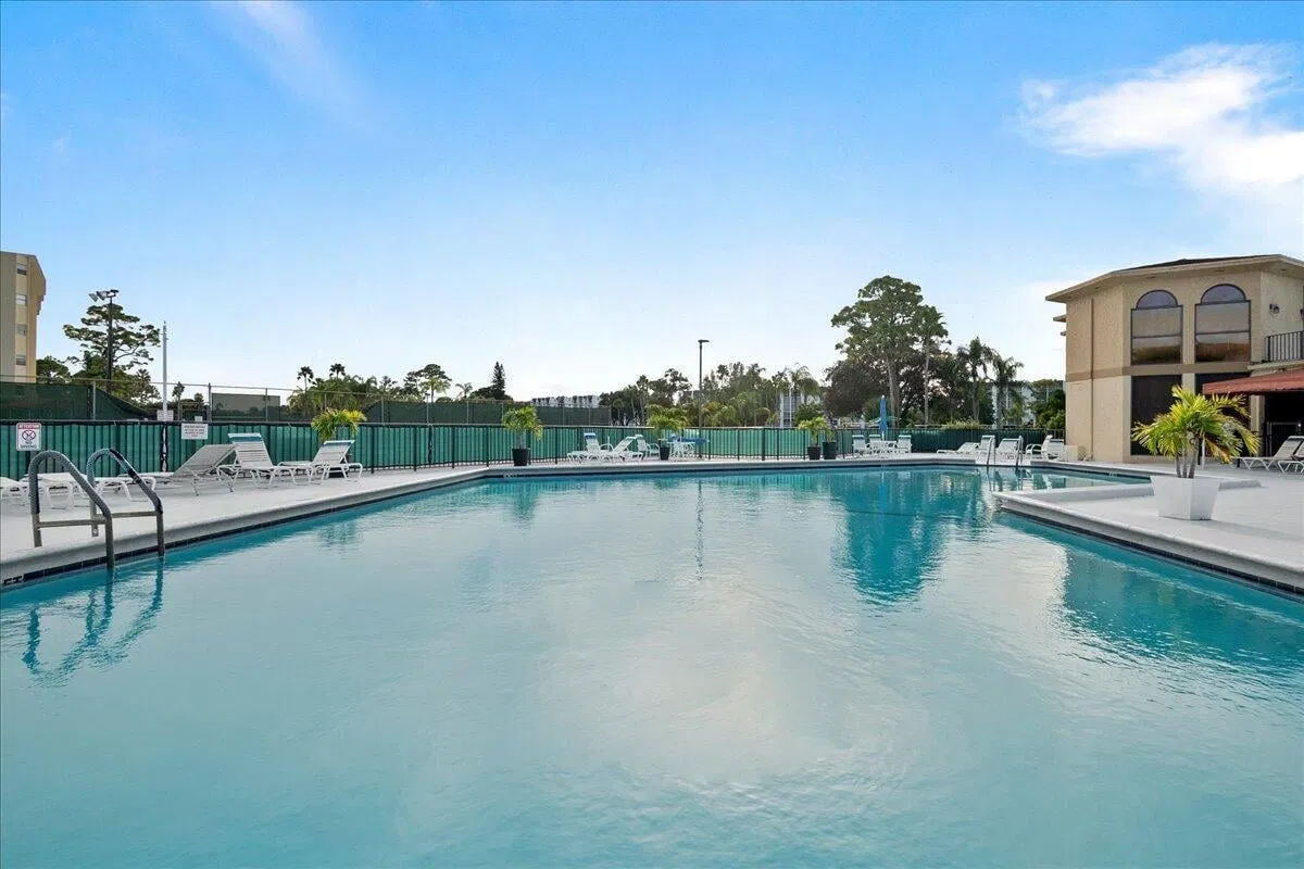 Unit 215 photo 37