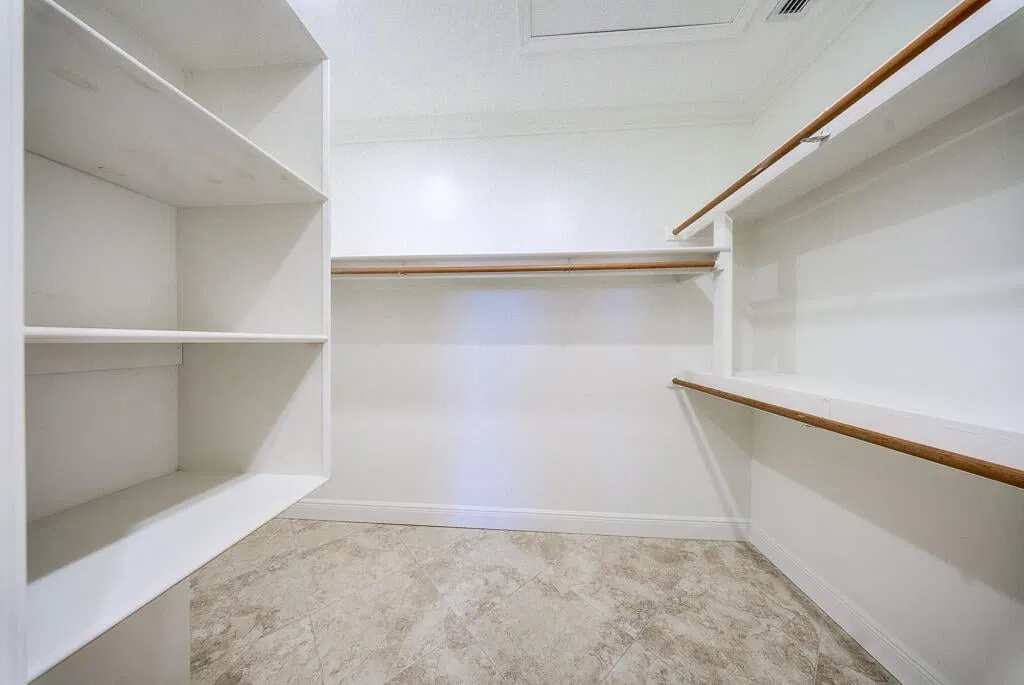 Pinewood Residence photo 61