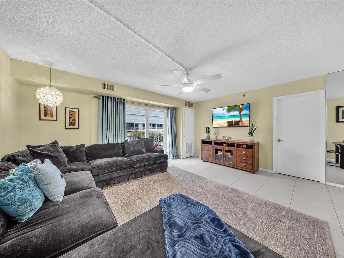 Unit 104 photo 13
