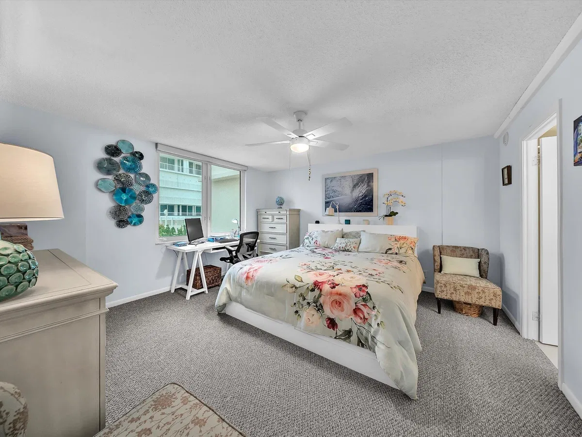 Unit 104 photo 19