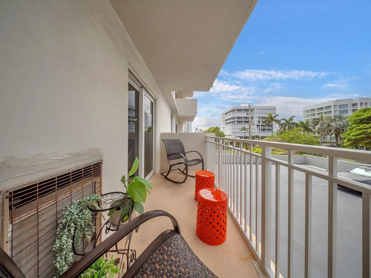 Unit 104 photo 25