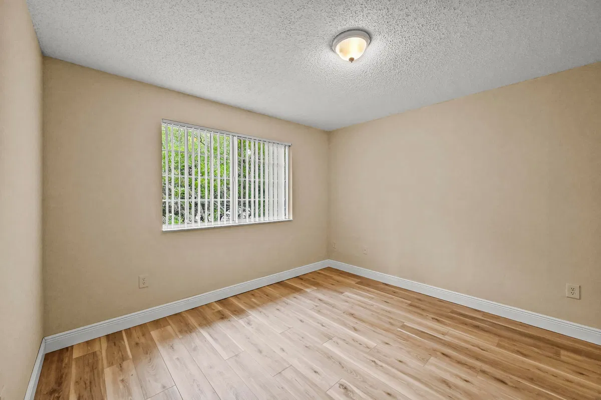 Unit 1109 photo 13