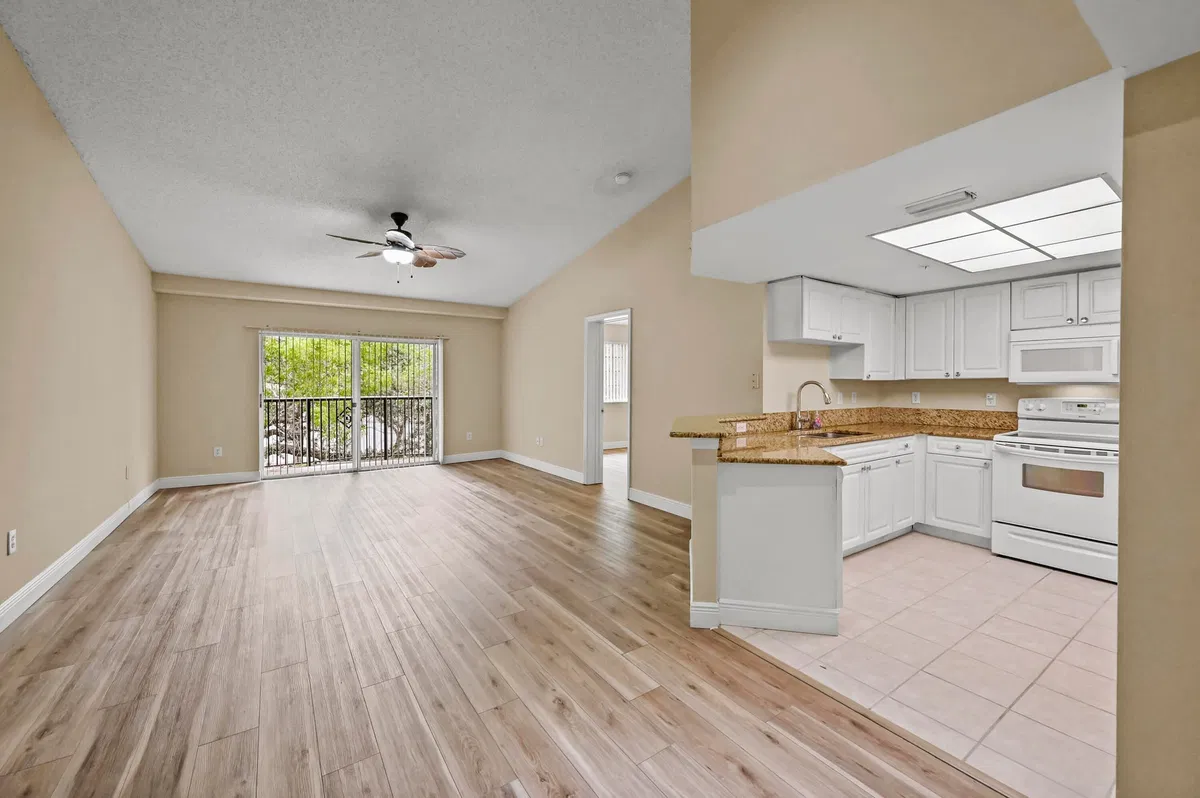 Unit 1109 photo 4