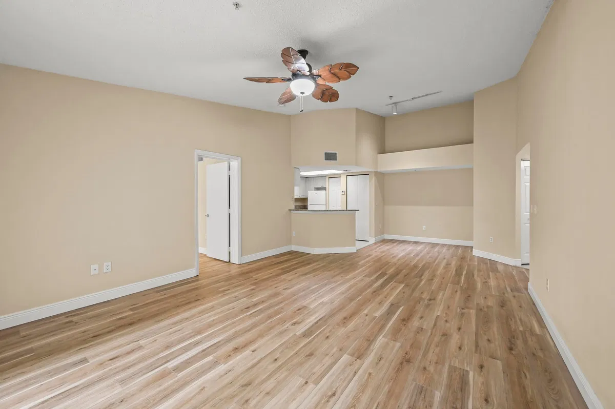 Unit 1109 photo 7