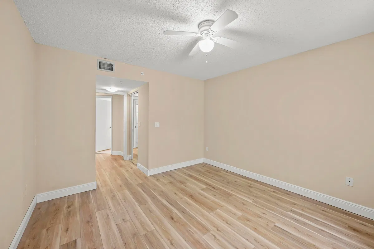 Unit 1109 photo 19