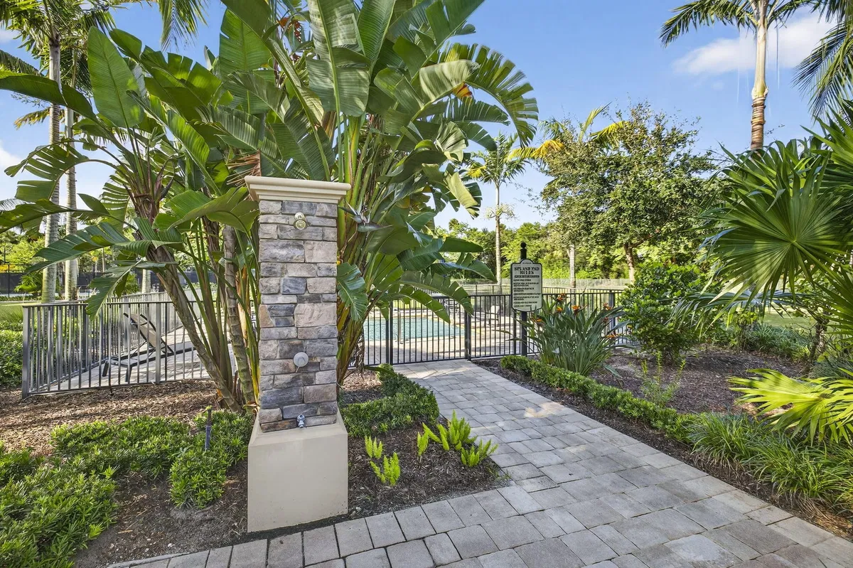 Residence photo 82