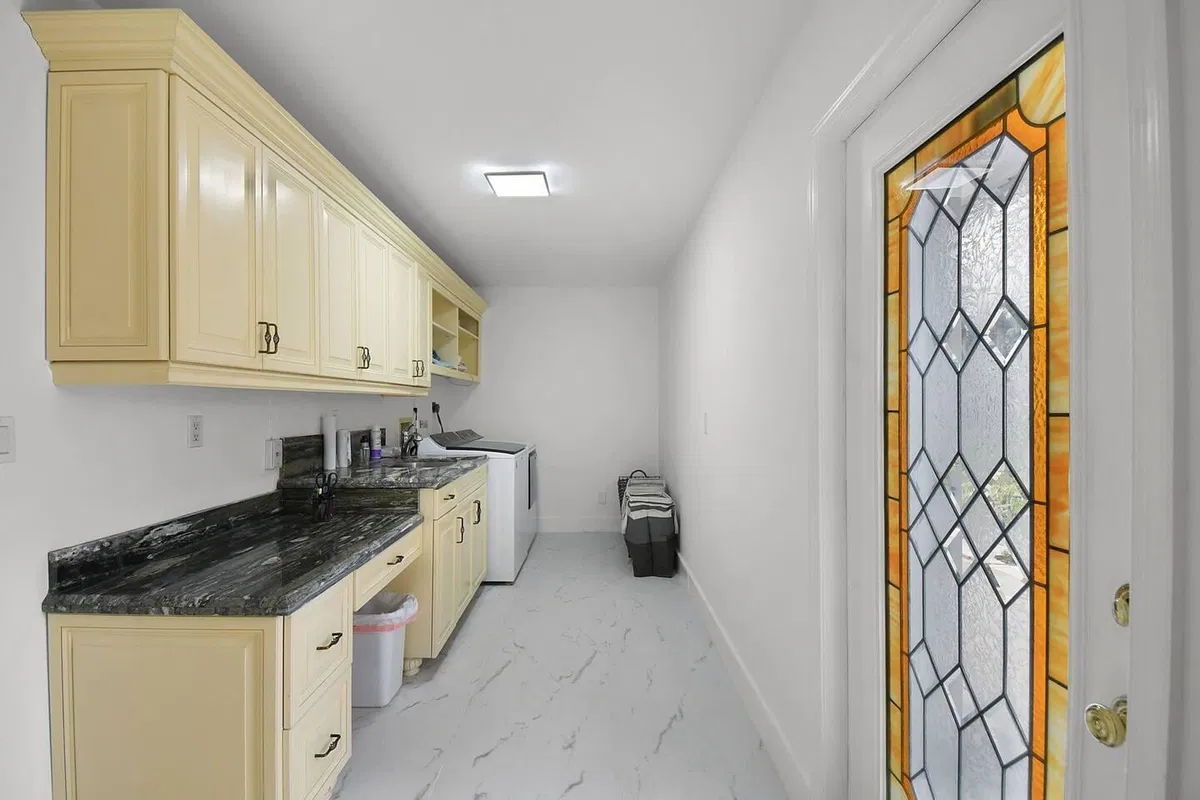 Residence photo 25