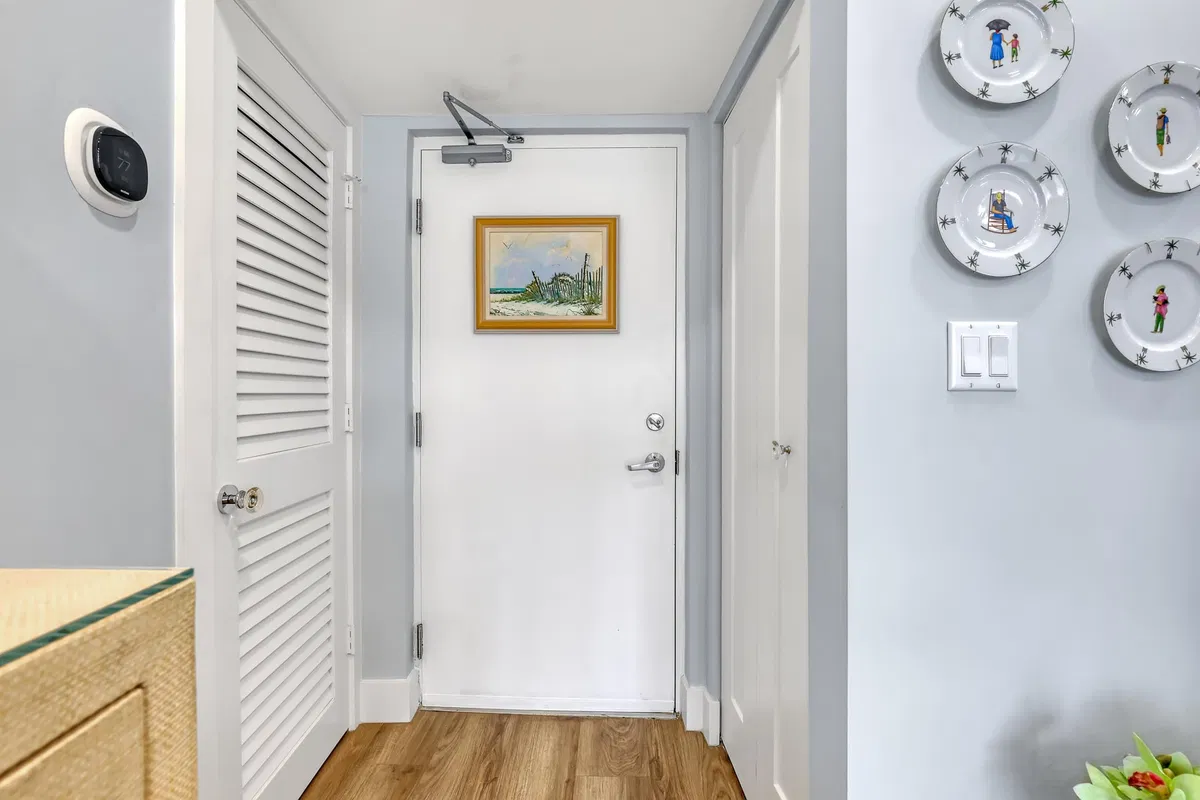  Unit 1002 photo 10