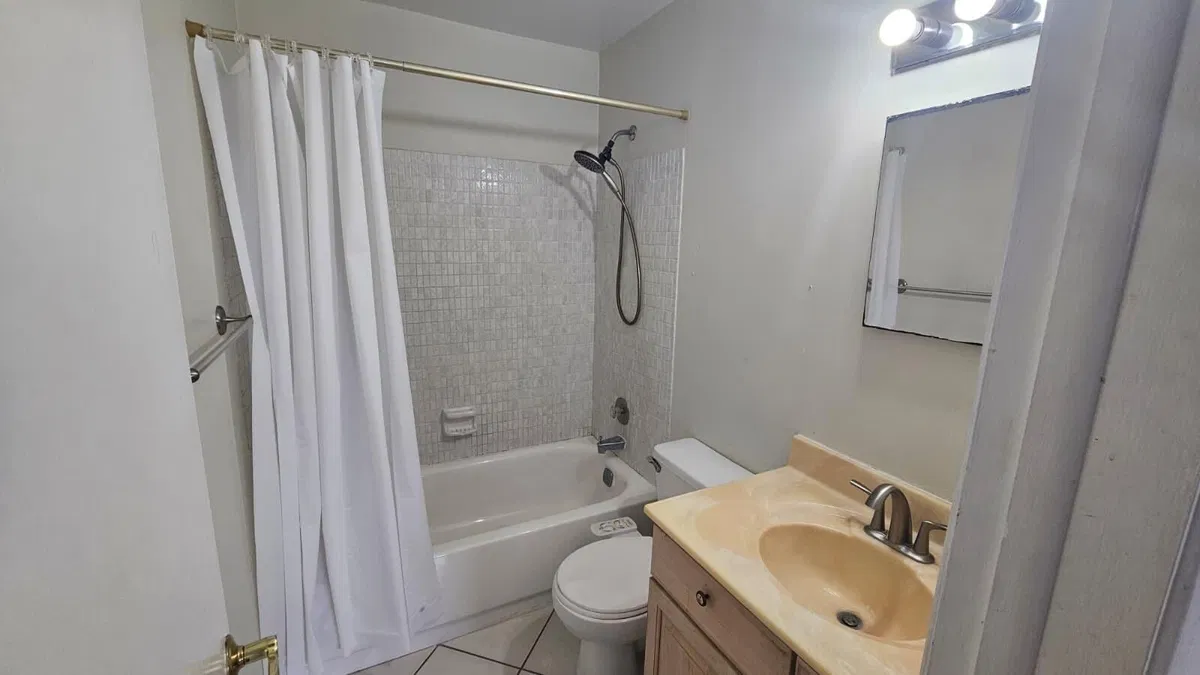 Unit 116 photo 16