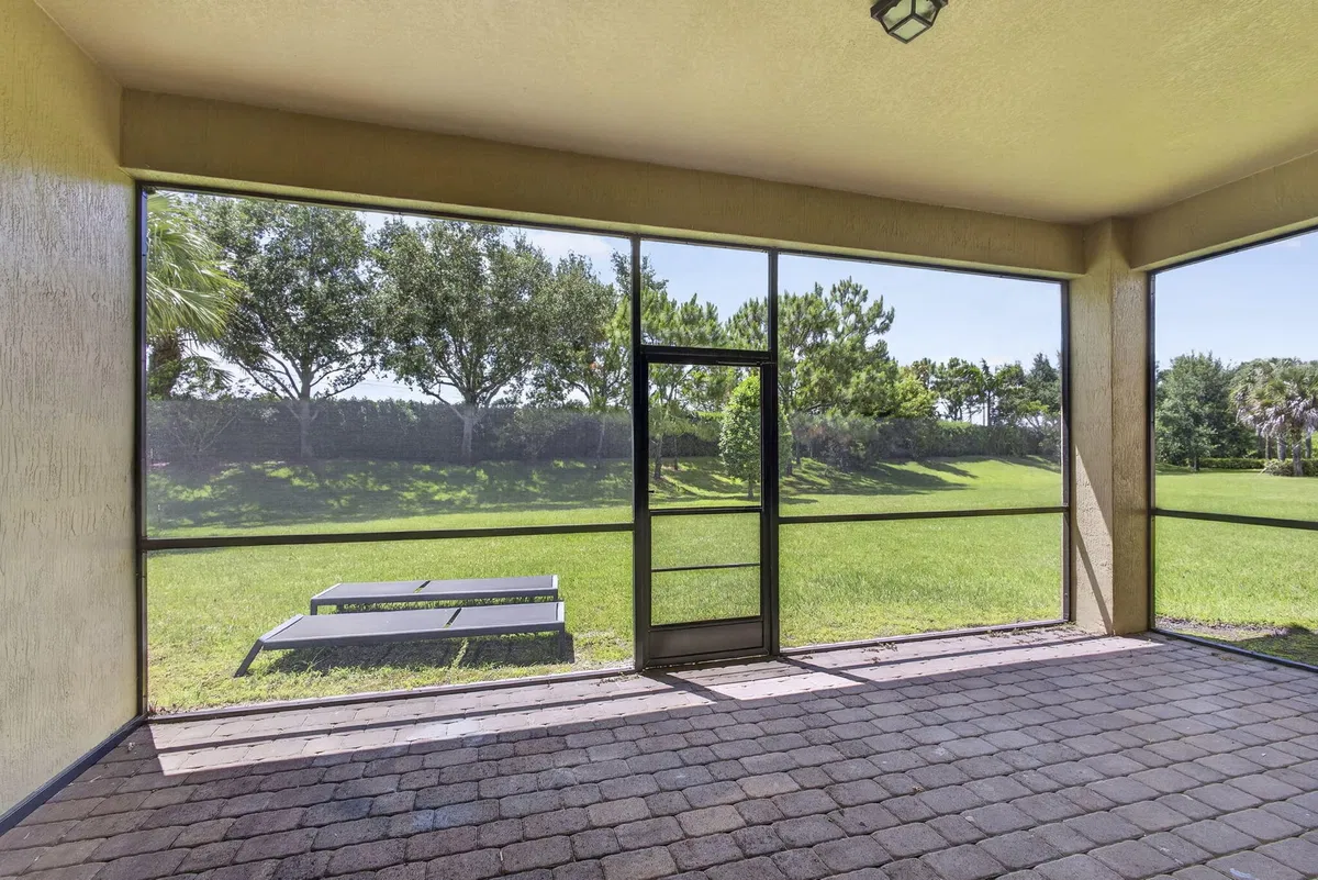 Residence photo 52