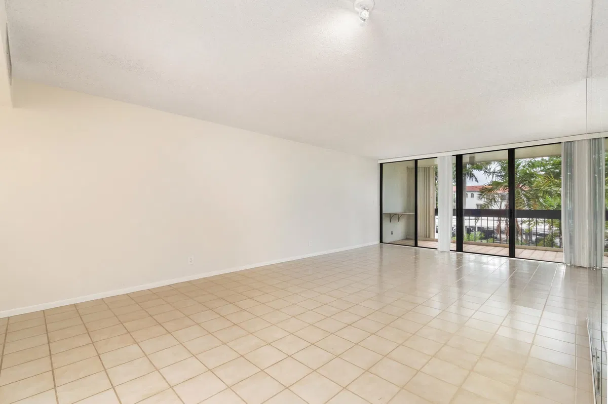Presidential Estates Unit 206 photo 4